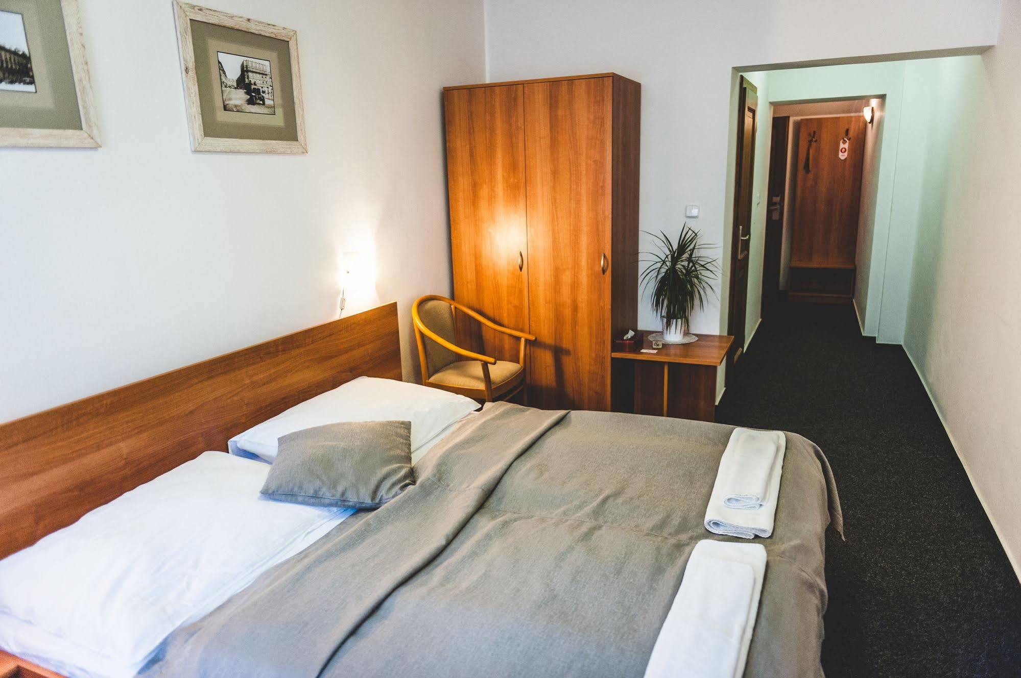 Hotel u České koruny Hradec Králové Extérieur photo